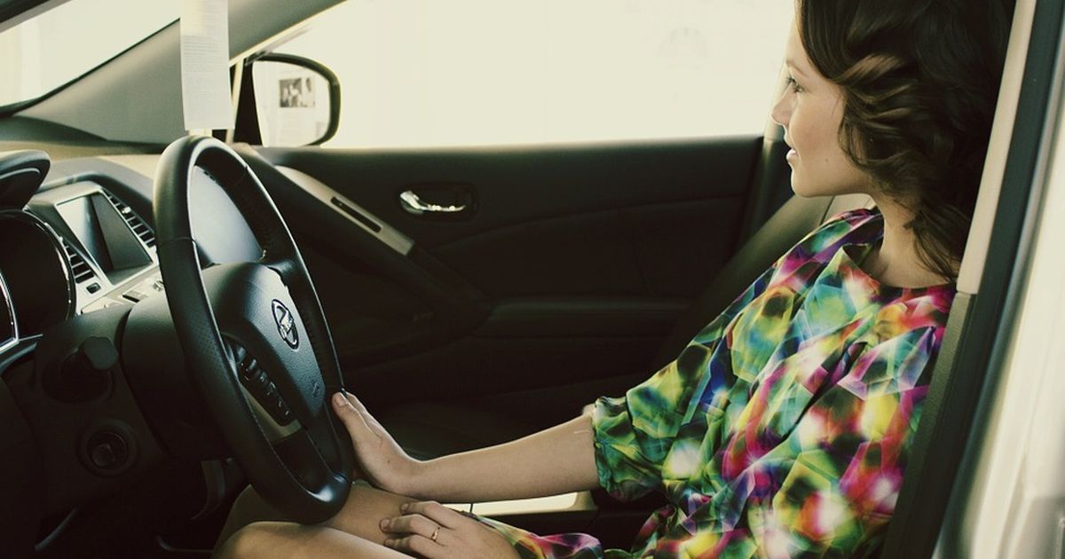 Frau Masturbiert Im Auto Frau Masturbiert Im Auto